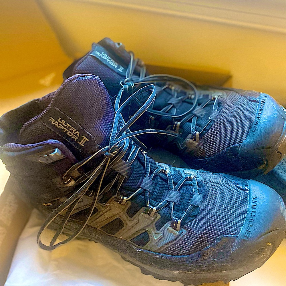 Excellent condition La Sportiva Ultra Raptor II Men’s Size 9 Hiking Boots